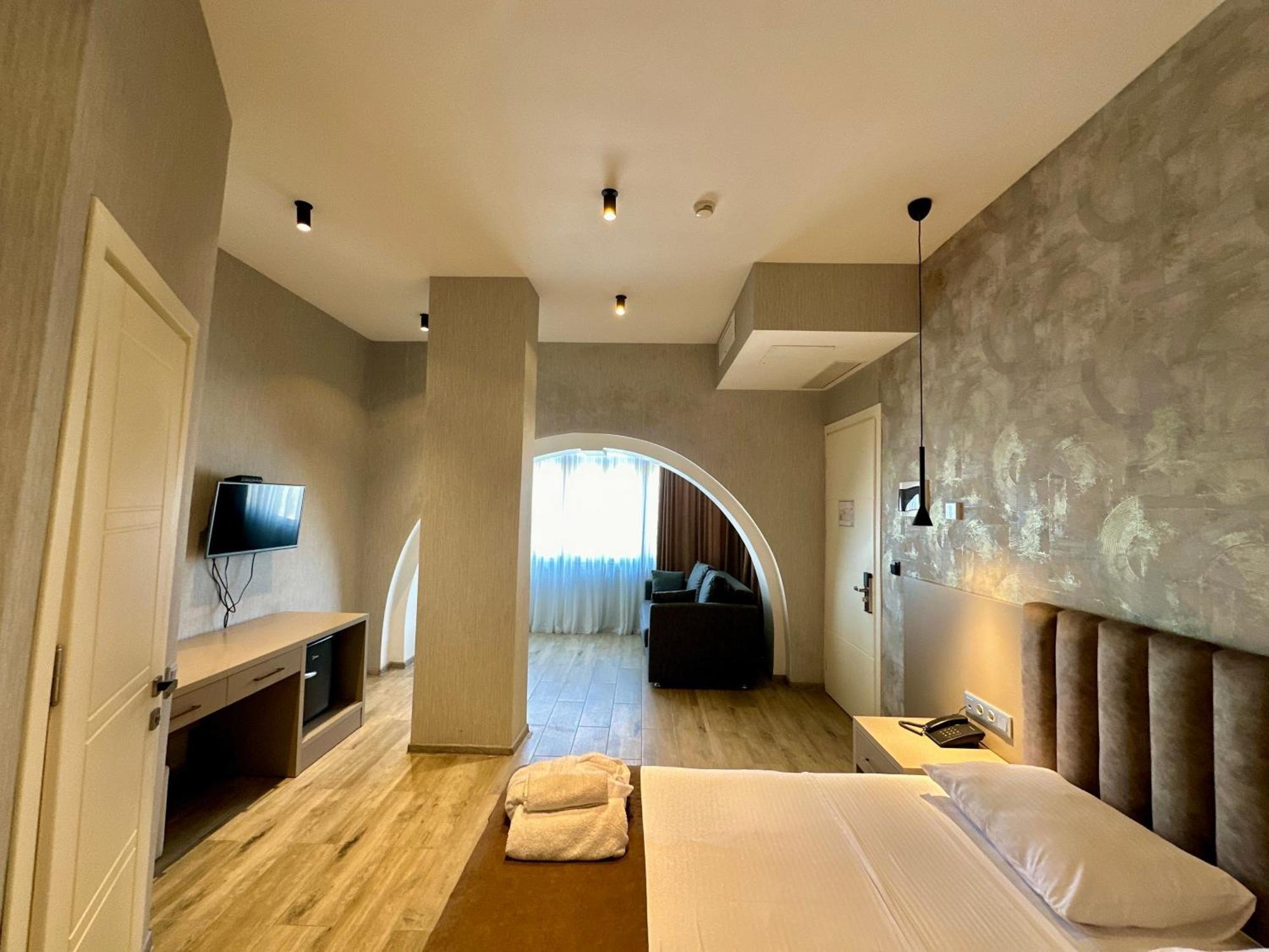 Emerald Hotel Batumi Exterior photo