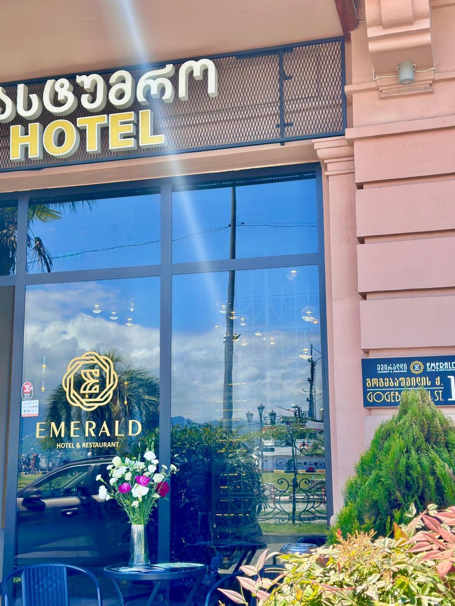 Emerald Hotel Batumi Exterior photo